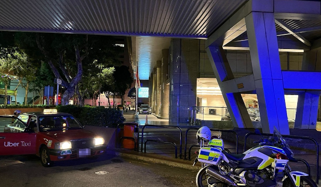 警中区打击黑的48岁的士司机涉滥收车资等5罪被捕