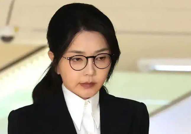 韩国内乱特检组对法务部和大检察厅进行扣押搜查