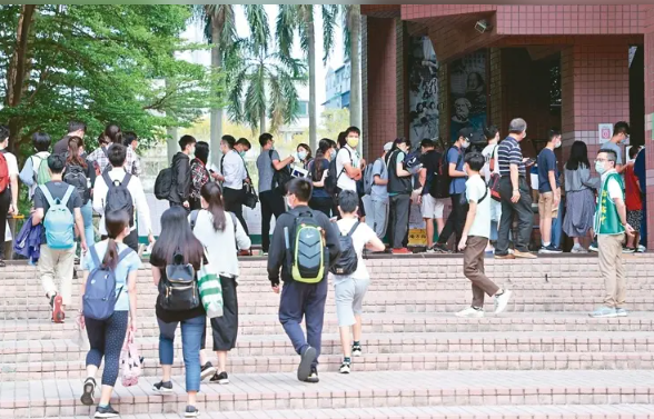 全台师资荒老师被迫超钟点代课  求人若渴  只盼课表不开天窗