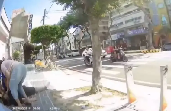 外送员遇昏迷者急帮CPR再赶送餐违规被罚网友：我来缴罚单