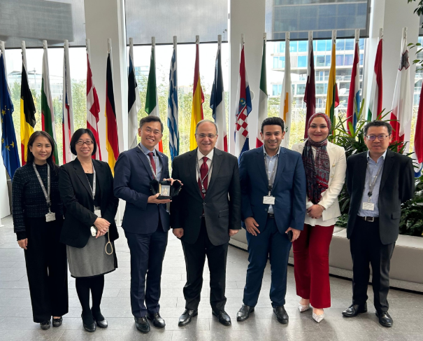 药品管理局与新加坡同行讨论加强监管能力