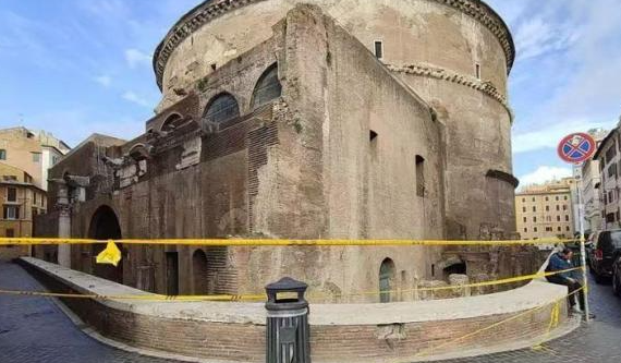 一日本游客在罗马万神殿坠亡 突发身体不适导致悲剧