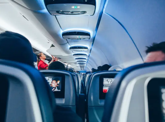 大多数人无薪工作、超2500航班取消 美航空业陷入灾难