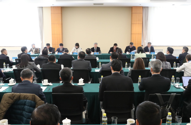 谢春涛同新加坡常秘访华团座谈交流