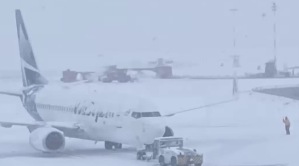 全国突袭! 加拿大机场被暴雪