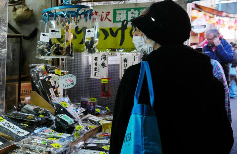 日本和歌山县发生集体食物中毒事件 近百人“中招”